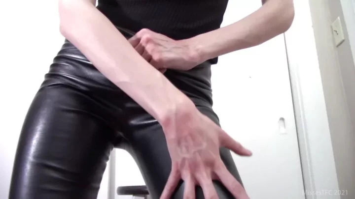 Screenshot 3 from Mistress Lilin – Leather Leggings And Boots Joi
