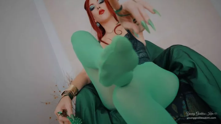Screenshot 3 from Young Goddess Kim – Prey To Poisons Feet