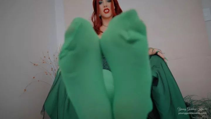 Screenshot 4 from Young Goddess Kim – Prey To Poisons Feet