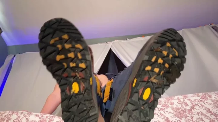 Screenshot 1 from Sneeze Goddess – Dirty Boot Worship By A Foot Slave