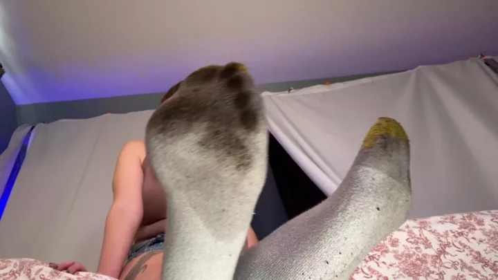 Screenshot 3 from Sneeze Goddess – Dirty Boot Worship By A Foot Slave