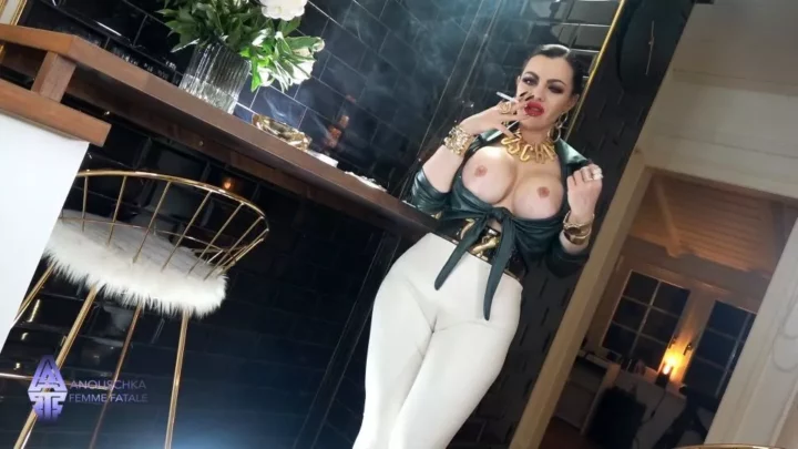 Screenshot 3 from Anouschka Femme Fatale – Smoking Hot Camel Toe
