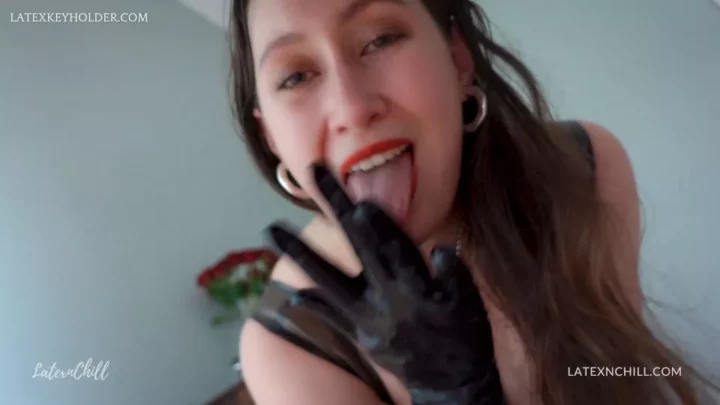 Screenshot 4 from Latexnchill – Leak In Your Cage