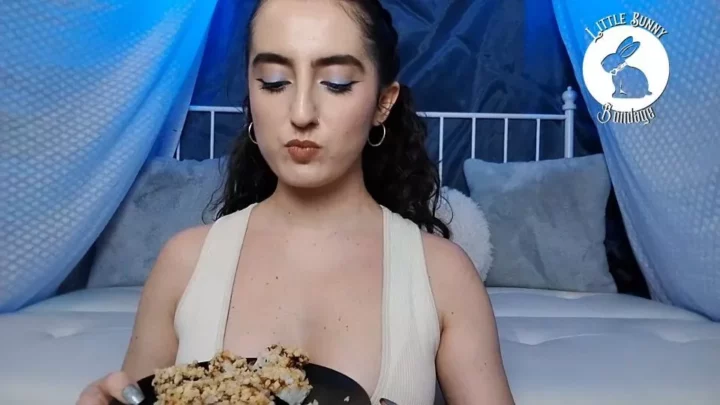 Littlebunnyb – Asmr Eat With Me