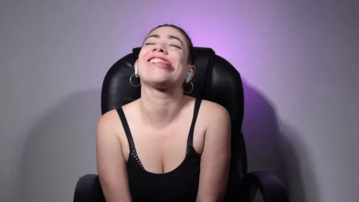 Colombiakinkygirl – Random Faces While I Open My Mouth