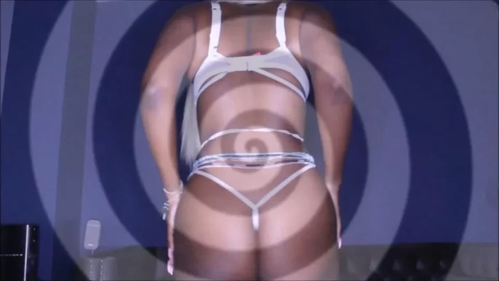 Miss Xienna – By Ebony Ass