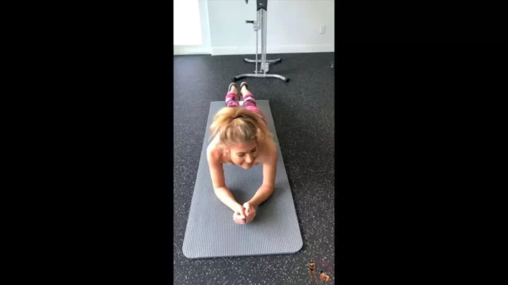 Femdom Puppy Play – Maias Workout In After Her Boyfriend Gives Her A Workout