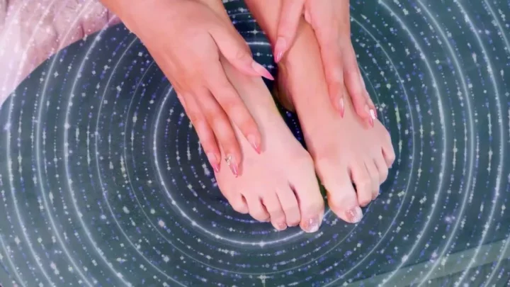 Goddess Lucie – Foot Drone