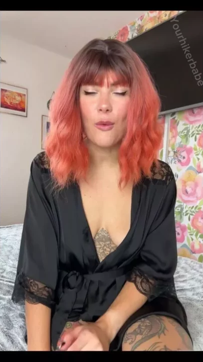 Screenshot 3 from Yourhikerbabe – Your New Life As A Succubus Pet
