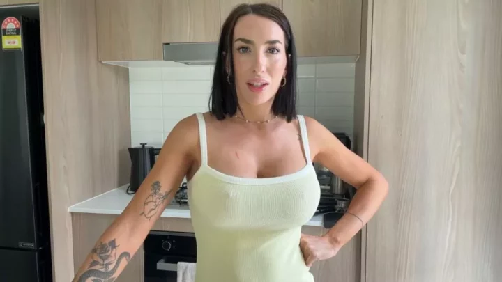 Screenshot 2 from Aysha Paige – Chat With Step Mommy