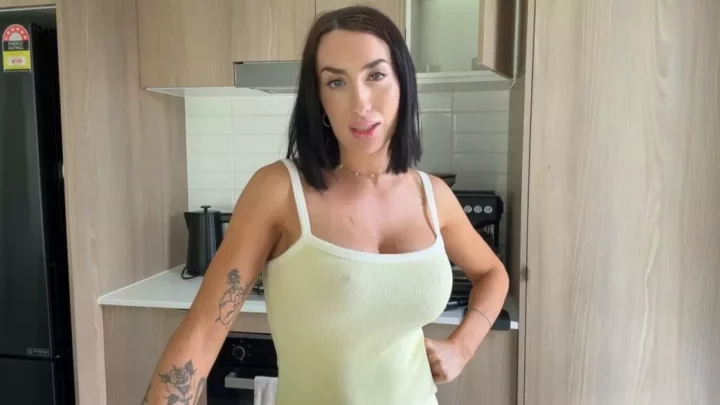 Screenshot 4 from Aysha Paige – Chat With Step Mommy
