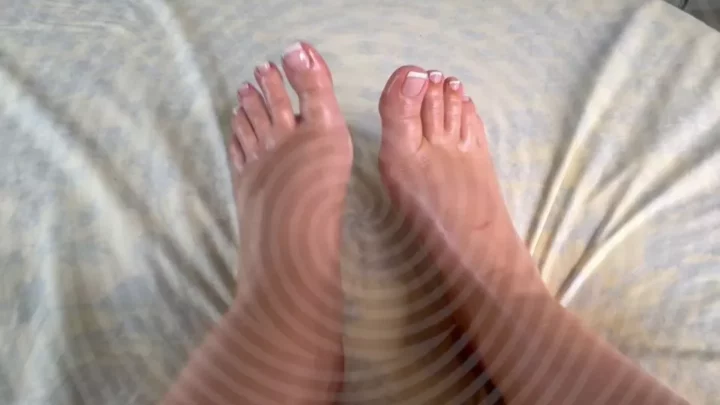 Screenshot 1 from Mistressmolly77 – Mistress Mollys Go Deep For Feet