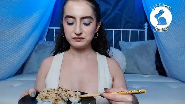 Screenshot 2 from Littlebunnyb – Asmr Eat With Me