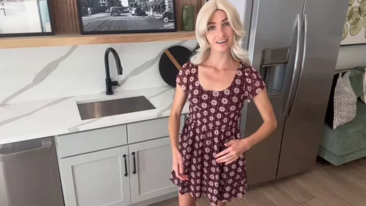 Screenshot 1 from Fetishmistress – Fembot Welcomes You Home Malfunctions While Making Dinner