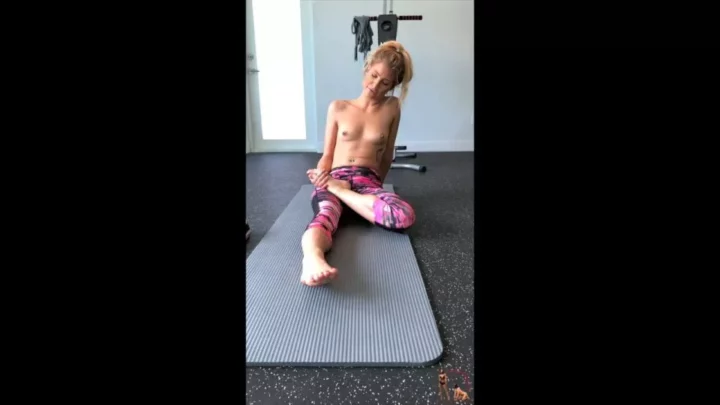 Screenshot 2 from Femdom Puppy Play – Maias Workout In After Her Boyfriend Gives Her A Workout