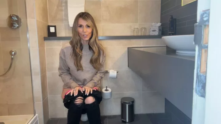 Screenshot 1 from Megan Parker – You Catch Step – Mommy On The Toilet