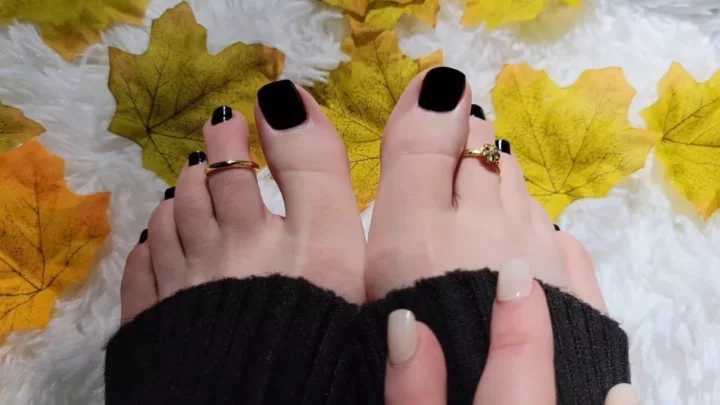Thetinyfeettreat – Cum On My Toes