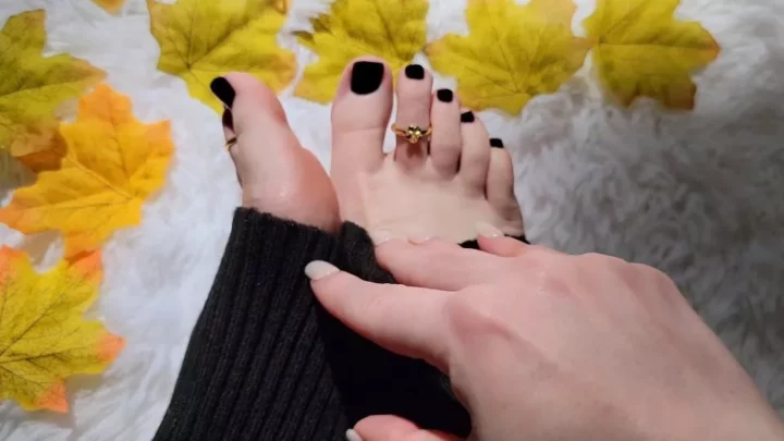 Screenshot 2 from Thetinyfeettreat – Cum On My Toes