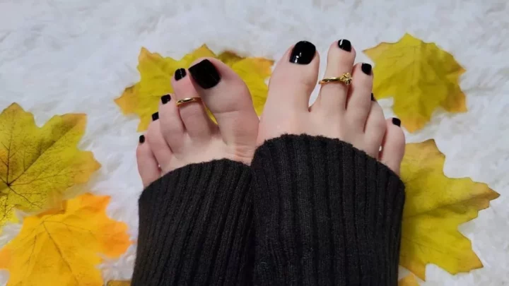 Screenshot 4 from Thetinyfeettreat – Cum On My Toes